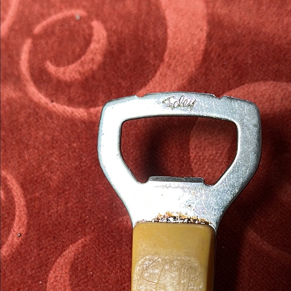Vintage Foley yellow bakelite can and bottle opener - Picture 2 of 4